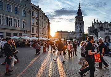 How to Stay Safe While Traveling